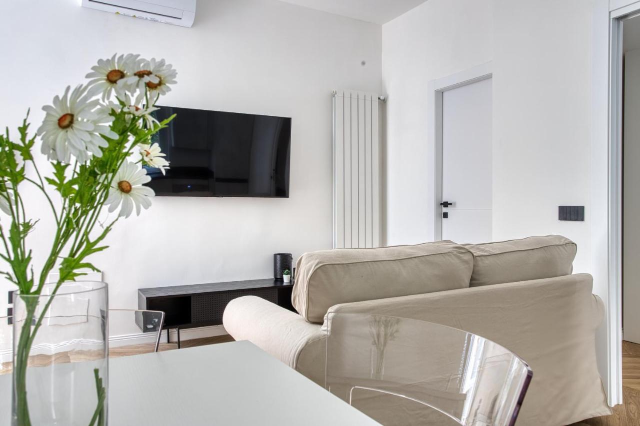 Ferienwohnung Joivy Stunning Flat With Balcony Mailand Exterior foto